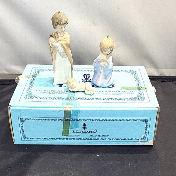 Lladro Other - LLADRO Mini Sagrada Familia